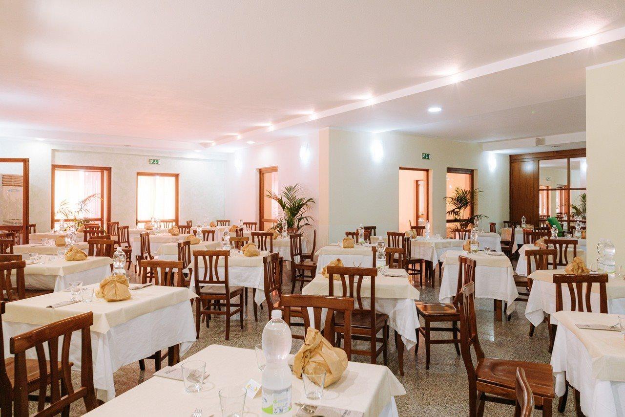 Baia Delle Mimose Lejlighedshotel Badesi Eksteriør billede