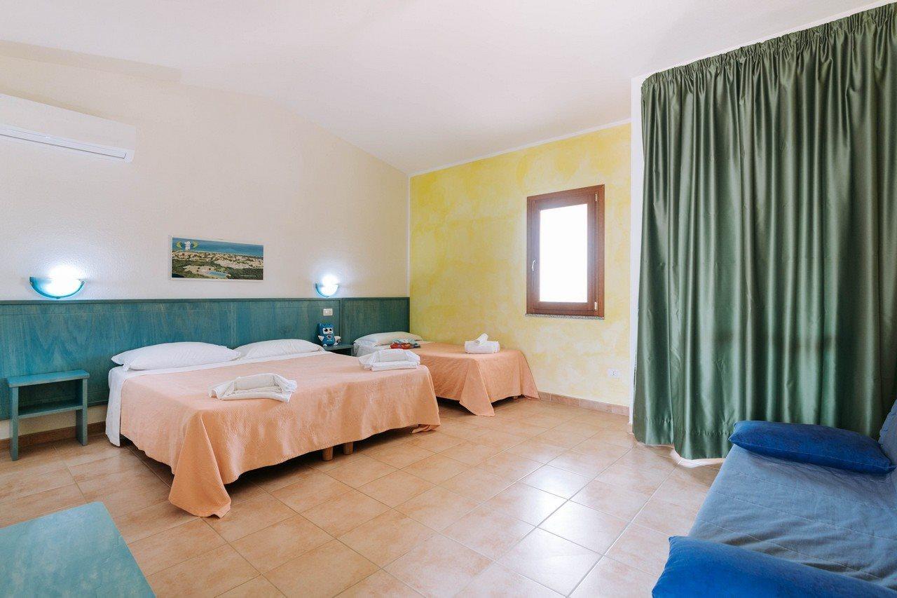 Baia Delle Mimose Lejlighedshotel Badesi Eksteriør billede