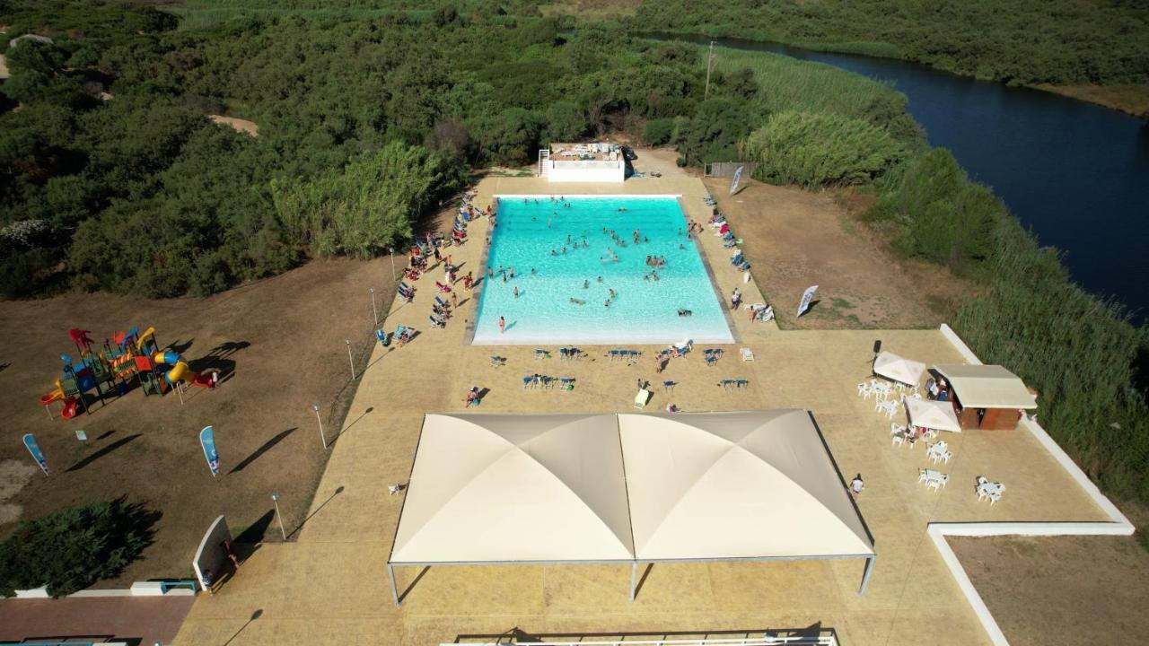 Baia Delle Mimose Lejlighedshotel Badesi Eksteriør billede