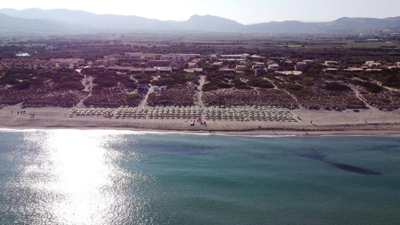Baia Delle Mimose Lejlighedshotel Badesi Eksteriør billede