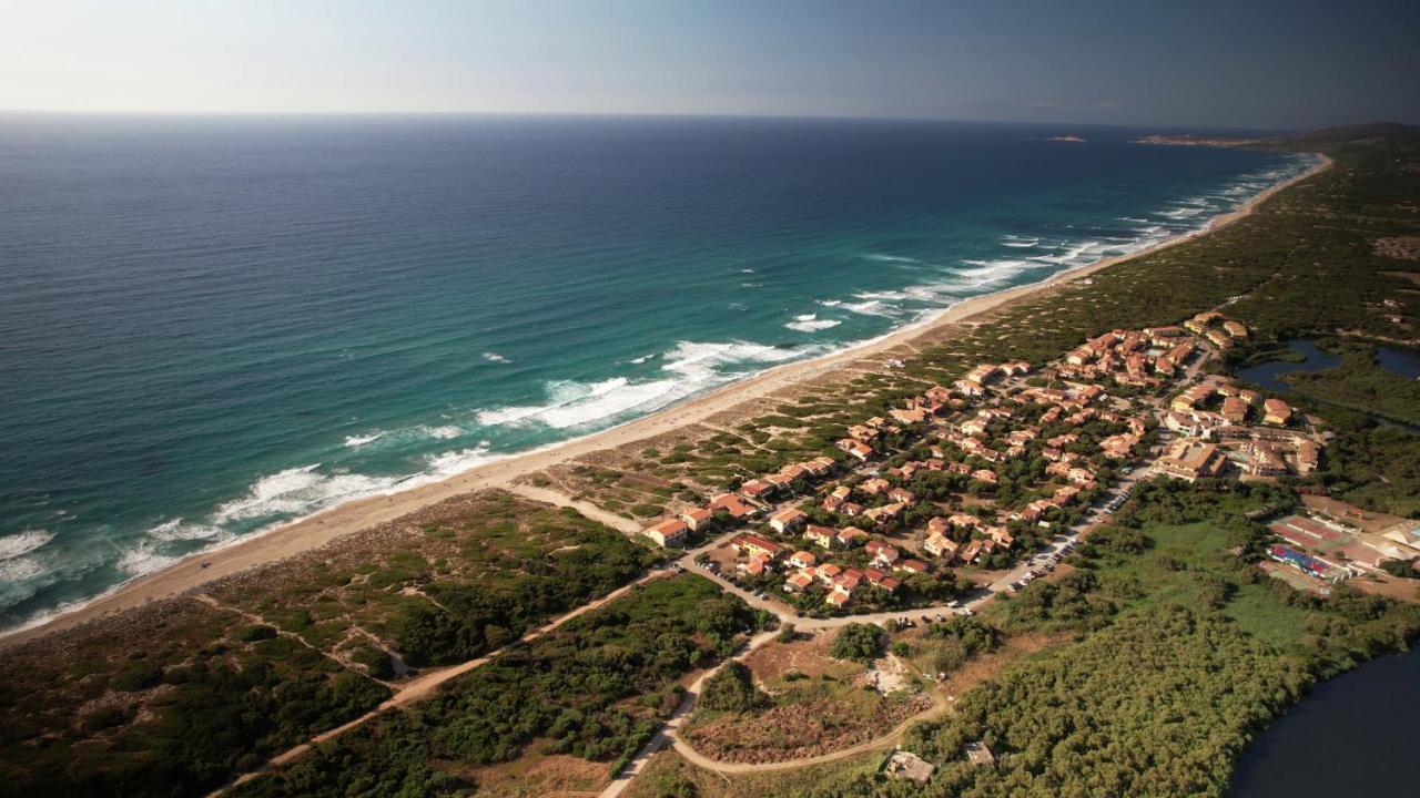 Baia Delle Mimose Lejlighedshotel Badesi Eksteriør billede
