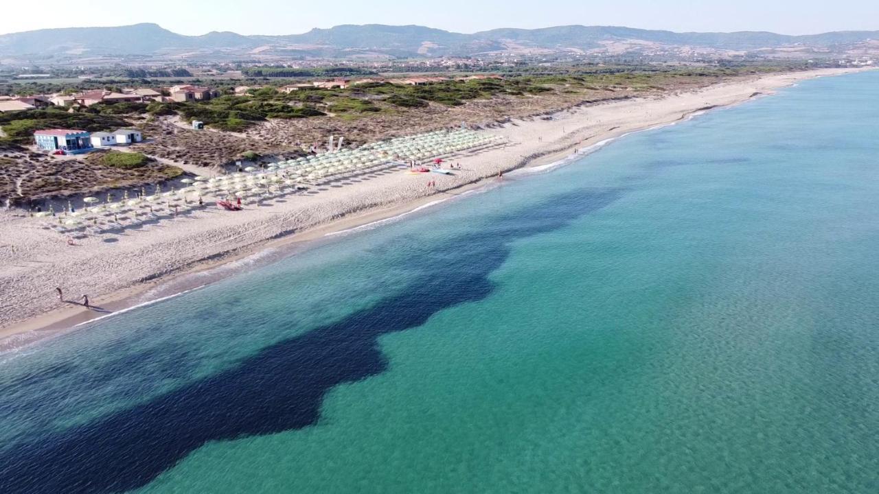 Baia Delle Mimose Lejlighedshotel Badesi Eksteriør billede