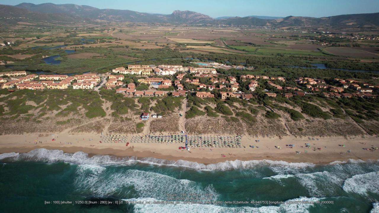 Baia Delle Mimose Lejlighedshotel Badesi Eksteriør billede