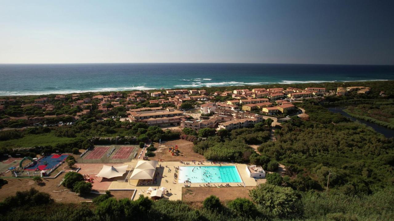 Baia Delle Mimose Lejlighedshotel Badesi Eksteriør billede