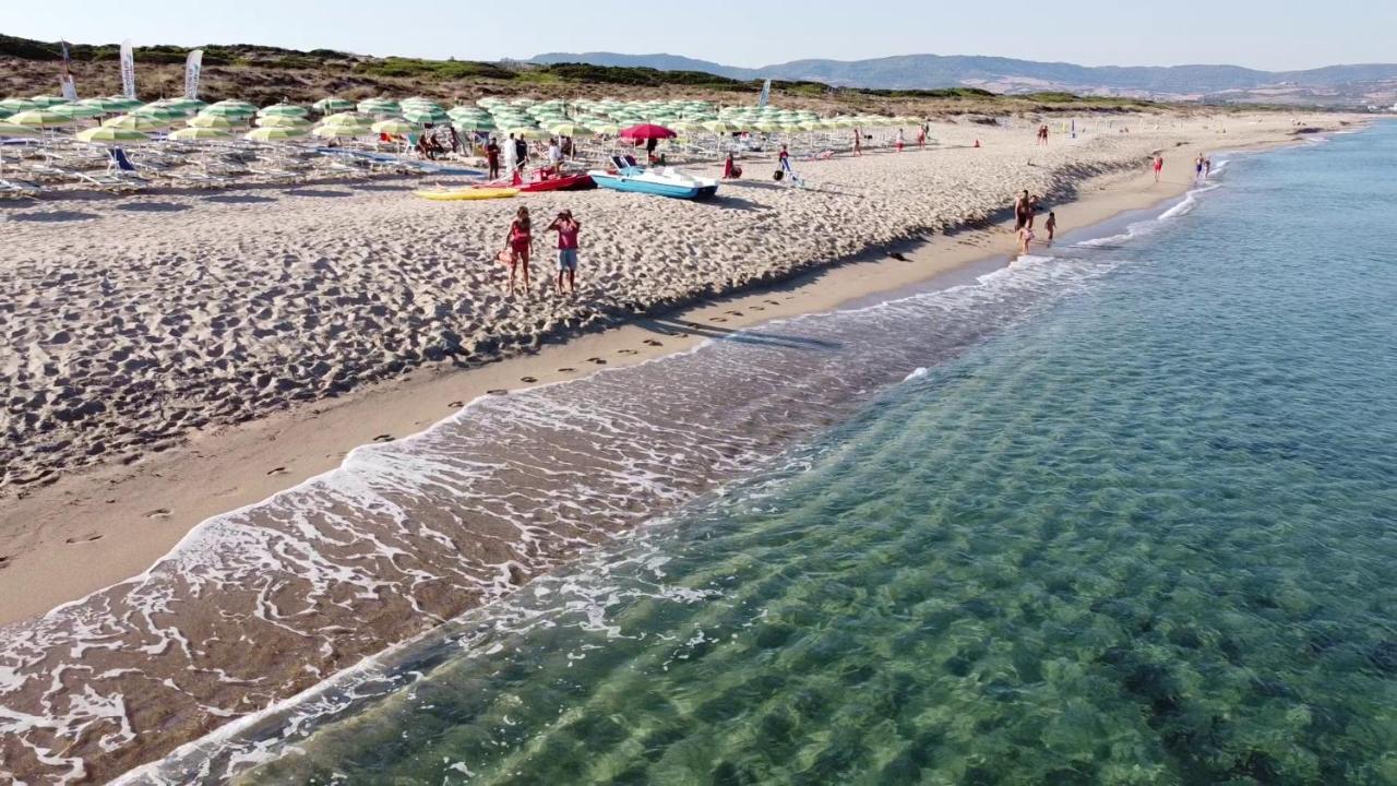 Baia Delle Mimose Lejlighedshotel Badesi Eksteriør billede
