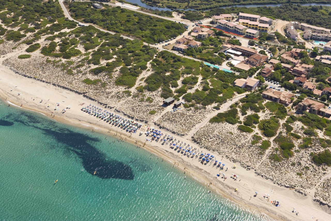 Baia Delle Mimose Lejlighedshotel Badesi Eksteriør billede