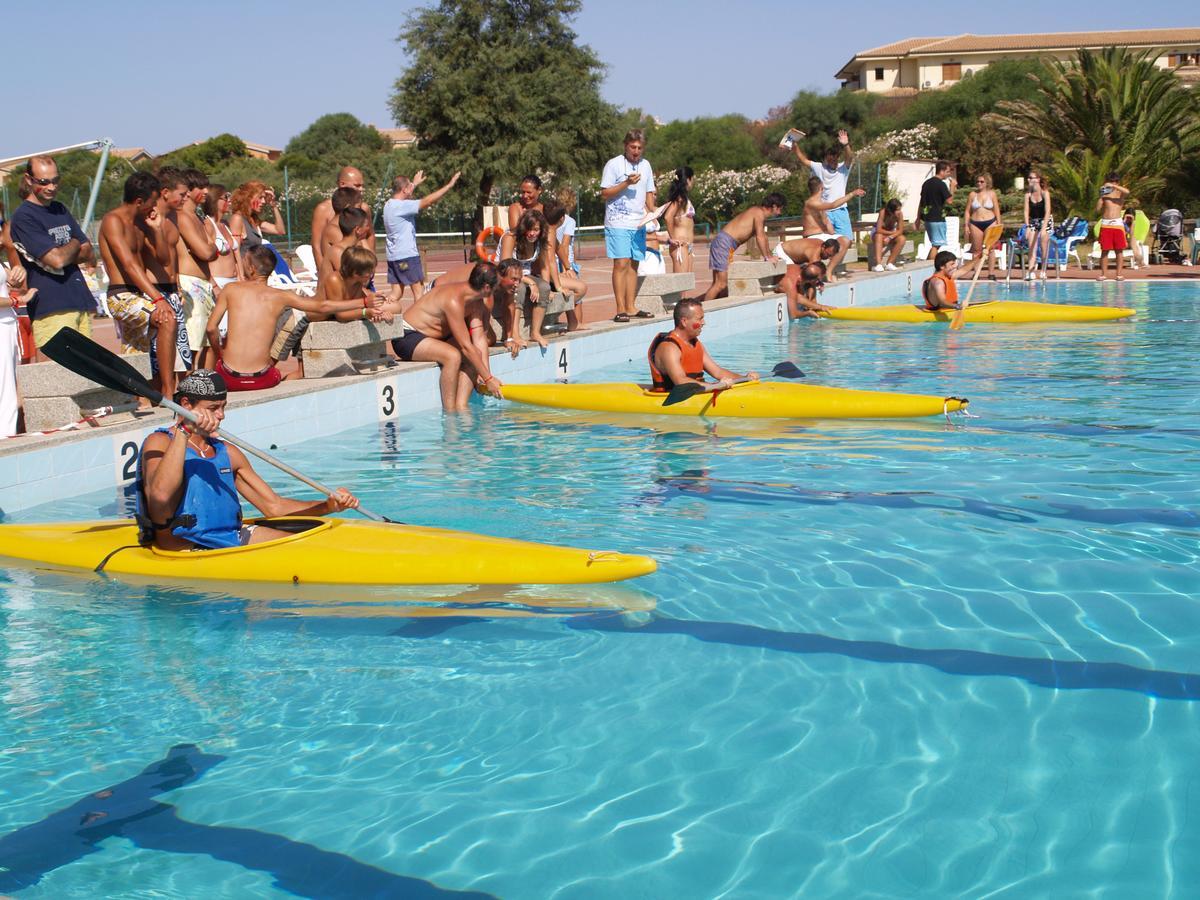 Baia Delle Mimose Lejlighedshotel Badesi Eksteriør billede