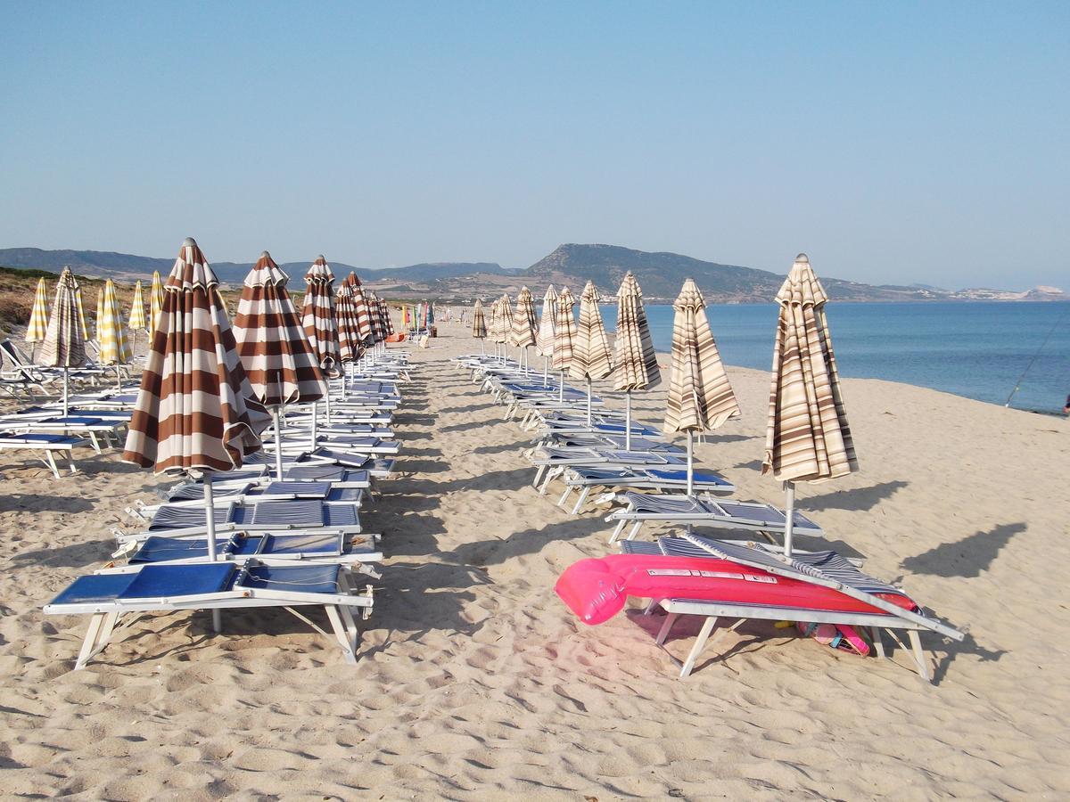 Baia Delle Mimose Lejlighedshotel Badesi Eksteriør billede