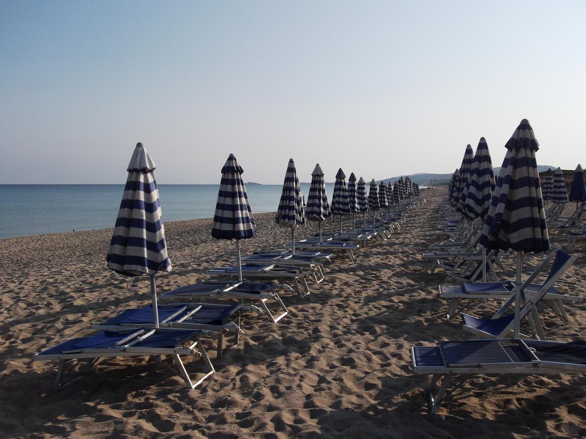 Baia Delle Mimose Lejlighedshotel Badesi Eksteriør billede