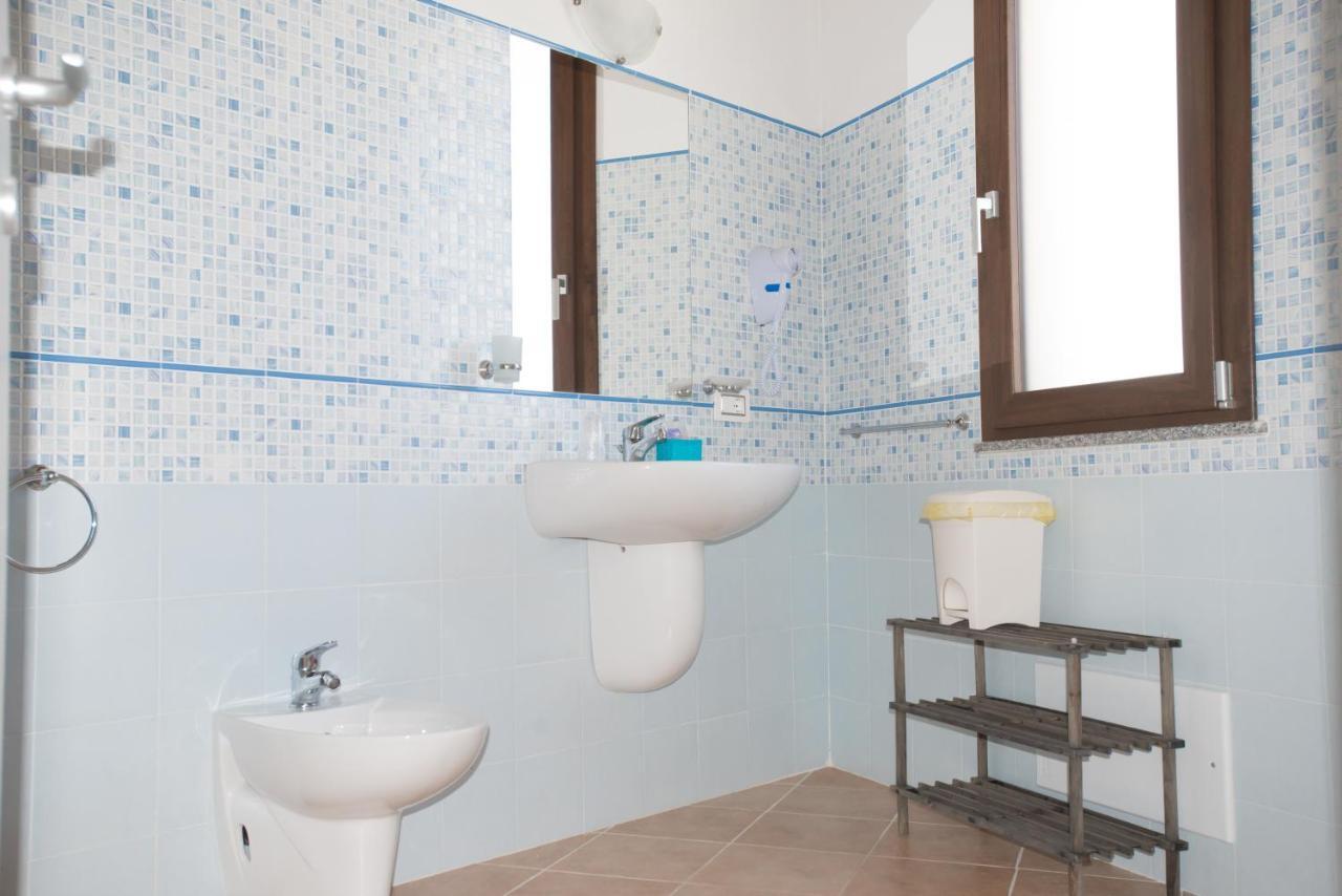 Baia Delle Mimose Lejlighedshotel Badesi Eksteriør billede