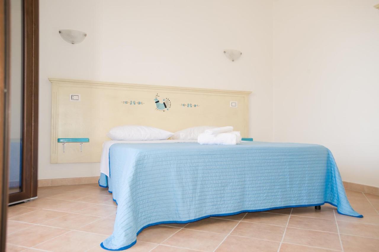 Baia Delle Mimose Lejlighedshotel Badesi Eksteriør billede