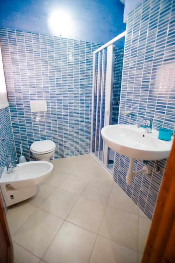 Baia Delle Mimose Lejlighedshotel Badesi Eksteriør billede