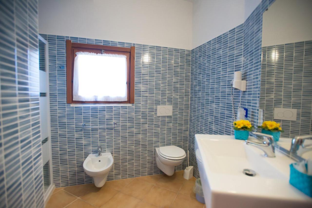 Baia Delle Mimose Lejlighedshotel Badesi Eksteriør billede