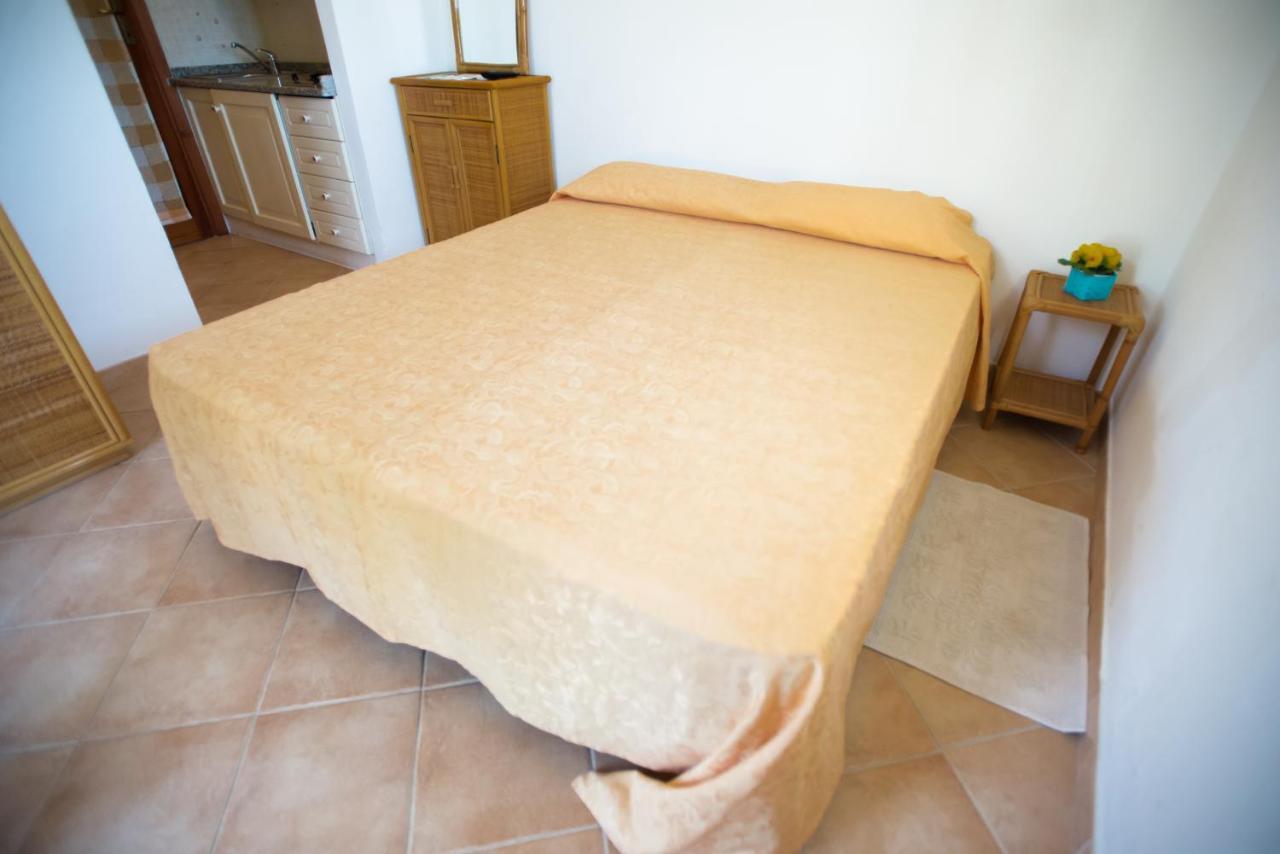 Baia Delle Mimose Lejlighedshotel Badesi Eksteriør billede